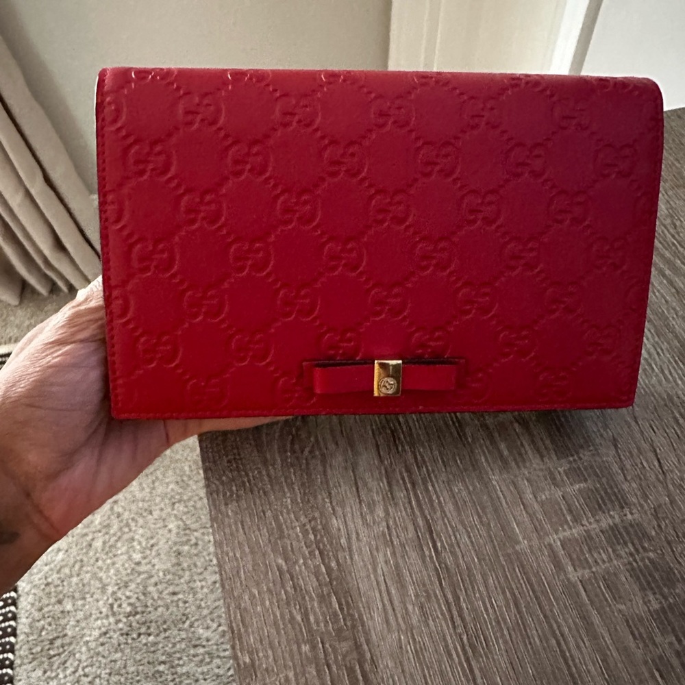 Gucci red crossbody, excellent condition